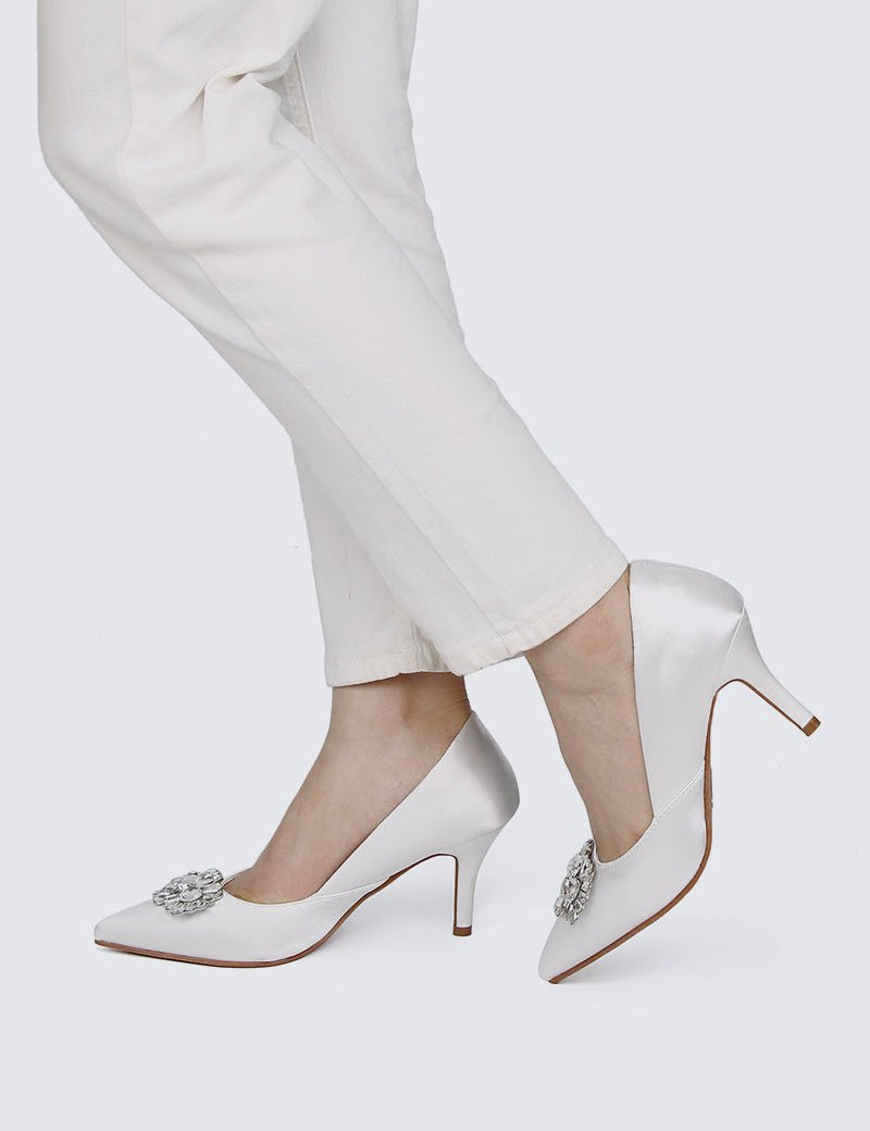 Adelyn Comfy Pumps In Ivory - myballerine