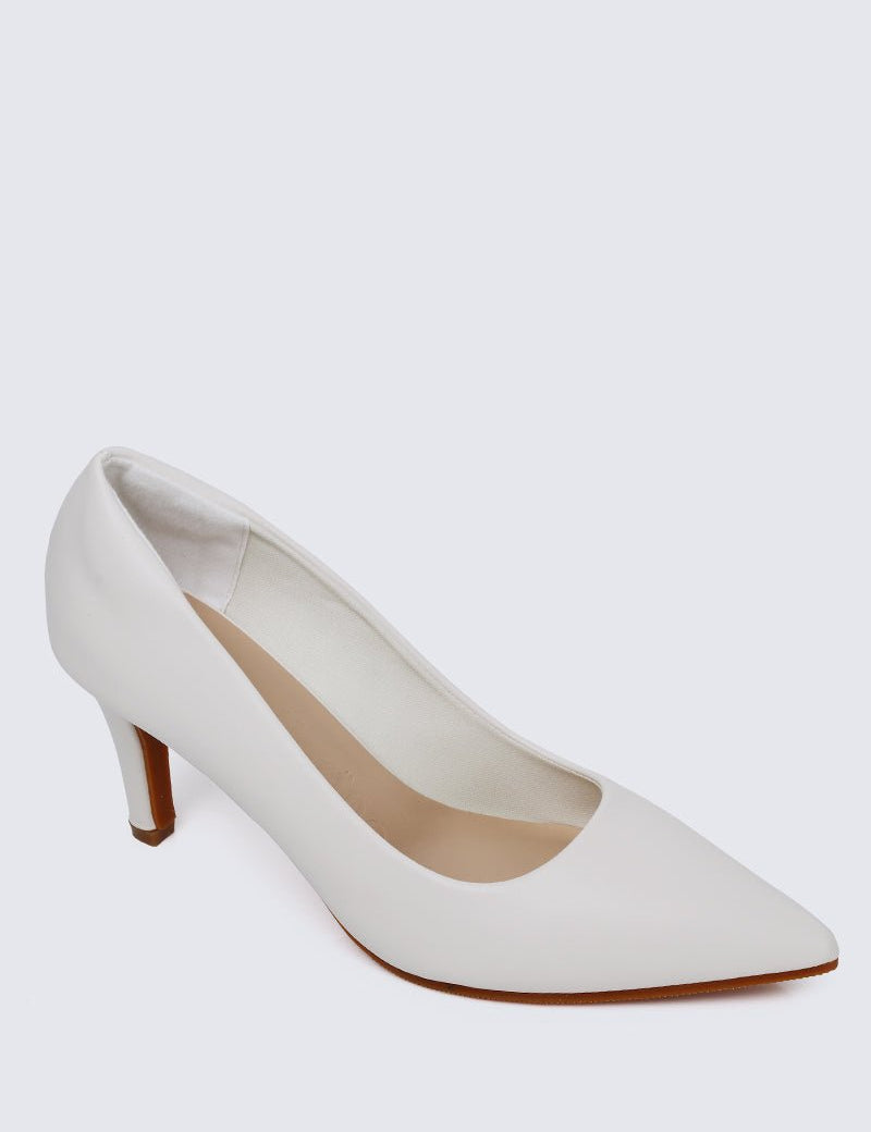 Ashley Comfy Pumps In Off White - myballerine