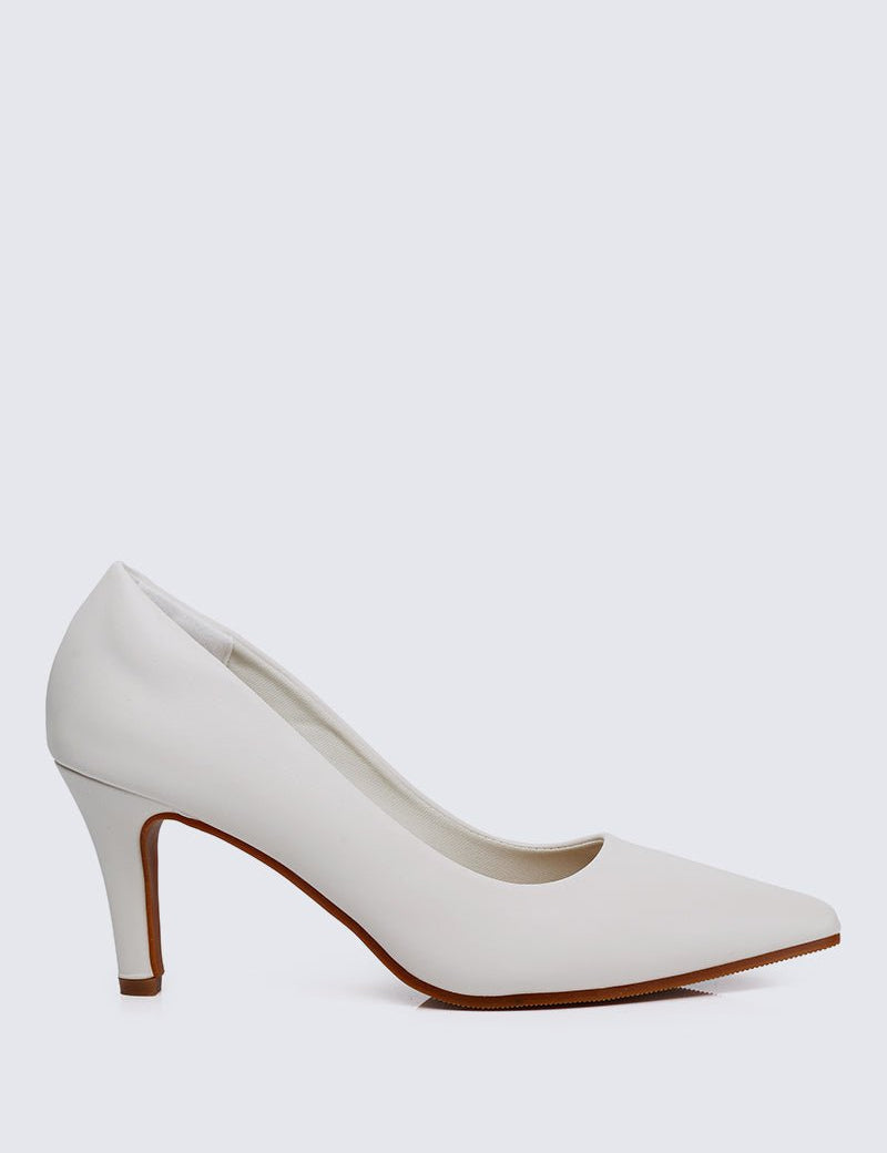 Ashley Comfy Pumps In Off White - myballerine